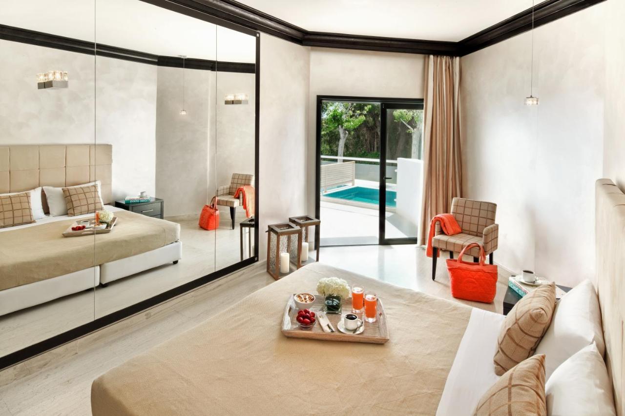 Zweibettzimmer mit eigenem Pool